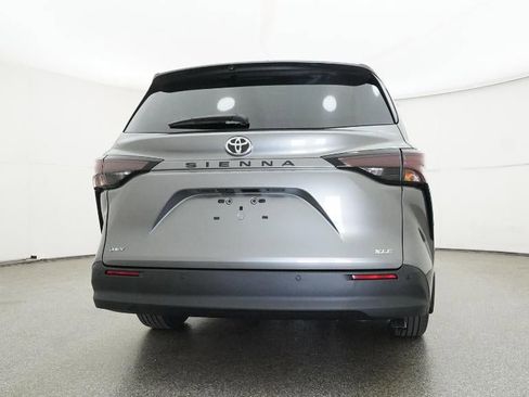 New 2026 Toyota Sienna XLE image 23