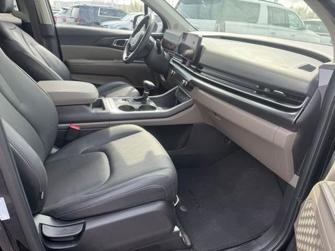 Used 2025 Kia Carnival image 15