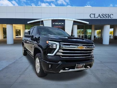 Used 2024 Chevrolet Silverado 2500 High Country AWD/4WD image 2