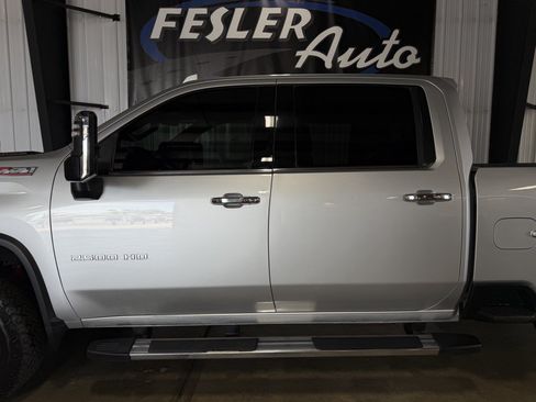 Used 2020 Chevrolet Silverado 2500 LTZ w/ LTZ Convenience Package AWD/4WD image 39