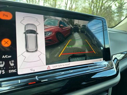 New 2026 Volkswagen Atlas Peak Edition AWD/4WD image 9