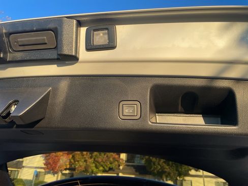 Used 2025 Chevrolet Equinox EV LT w/ Convenience Package image 39