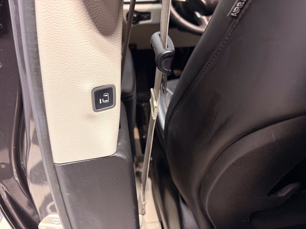 Used 2023 Chrysler Pacifica Touring-L FWD image 10