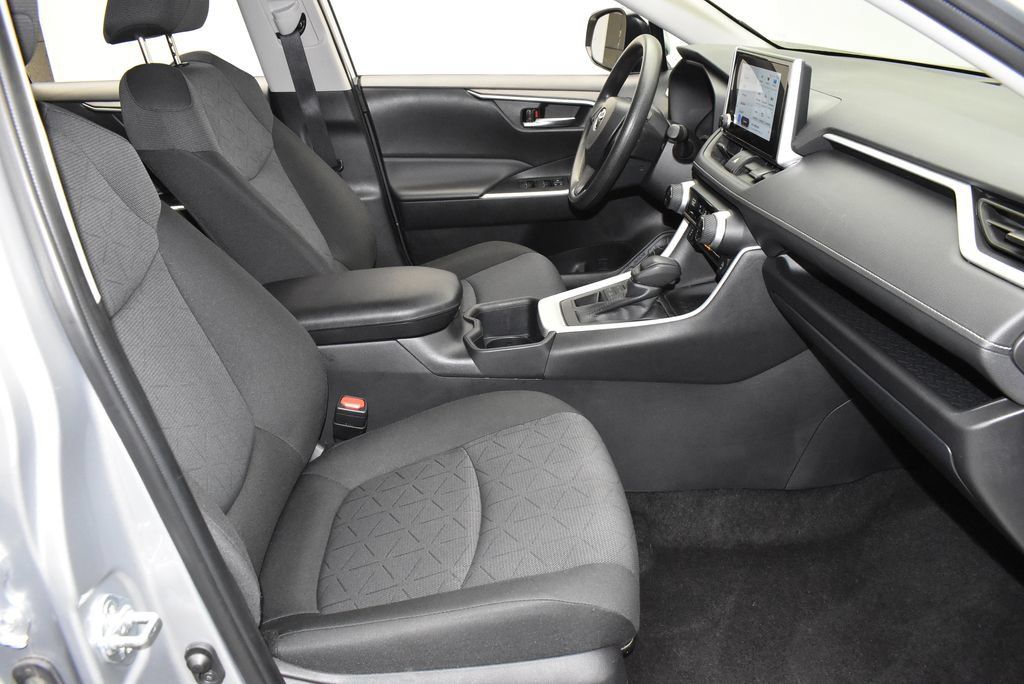 Used 2025 Toyota RAV4 XLE AWD/4WD image 23
