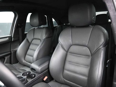 Certified 2020 Porsche Macan Turbo AWD/4WD image 5