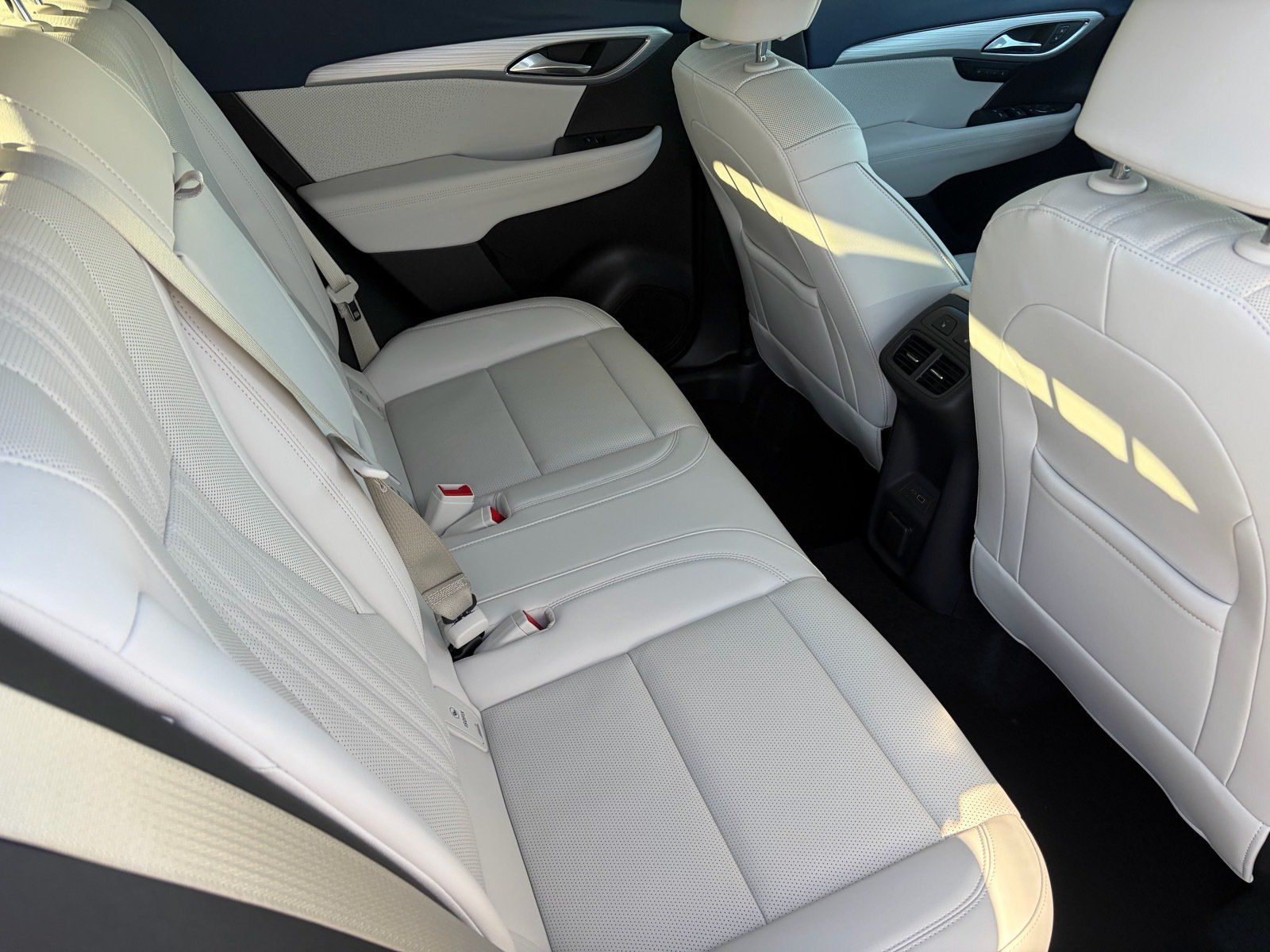 Used 2026 Buick Envision Avenir AWD/4WD image 32