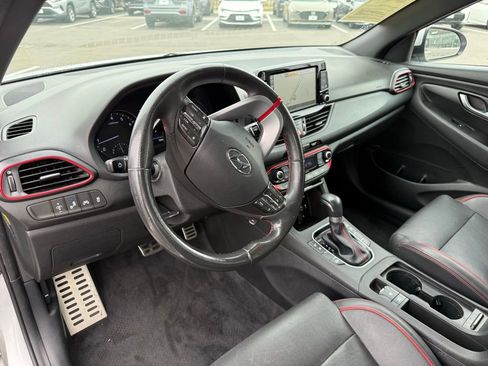 Used 2018 Hyundai Elantra GT Sport w/ Sport Tech Package 04 image 13