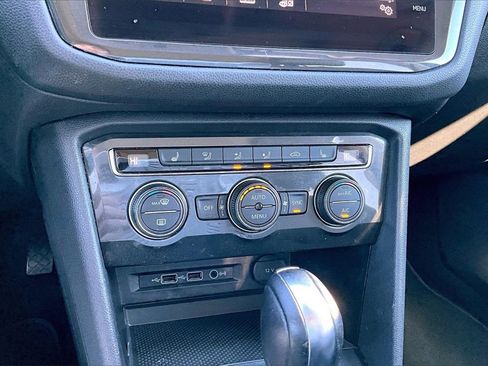 Used 2019 Volkswagen Tiguan SE image 18