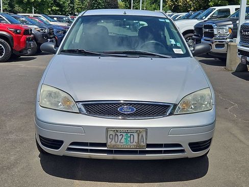 Used 2007 Ford Focus S FWD image 2