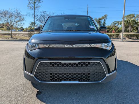 Certified 2023 Kia Soul LX image 3
