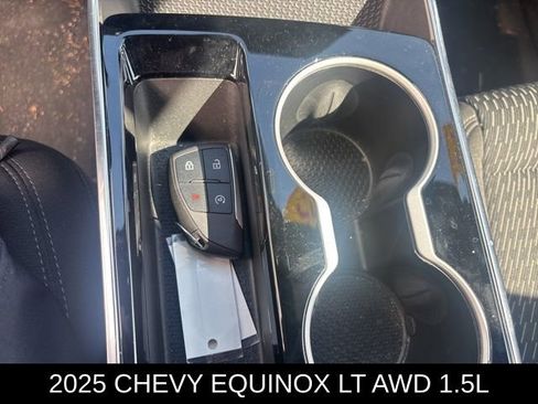 Used 2025 Chevrolet Equinox LT image 16