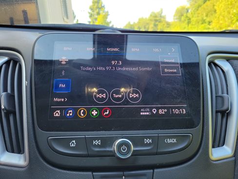 Used 2022 Chevrolet Malibu LT image 22