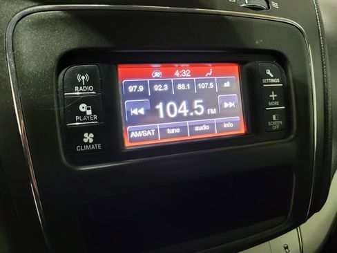 Used 2018 Dodge Journey SE image 28