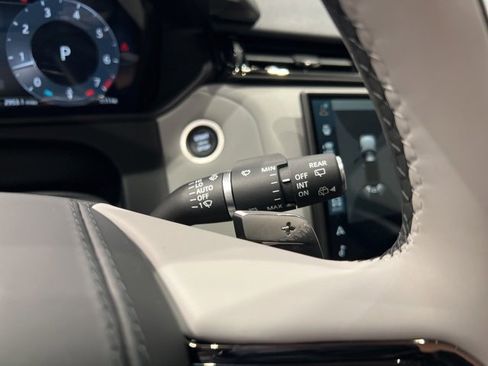 Used 2025 Land Rover Range Rover Velar S image 34