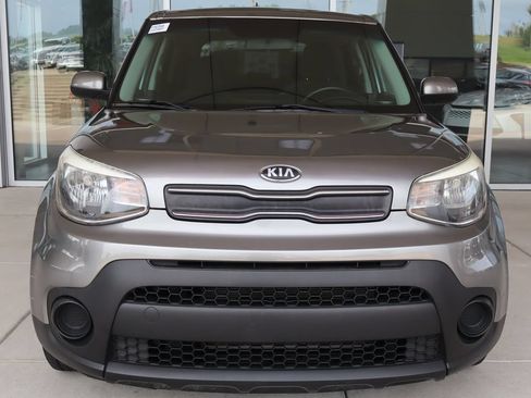 Used 2018 Kia Soul FWD image 2