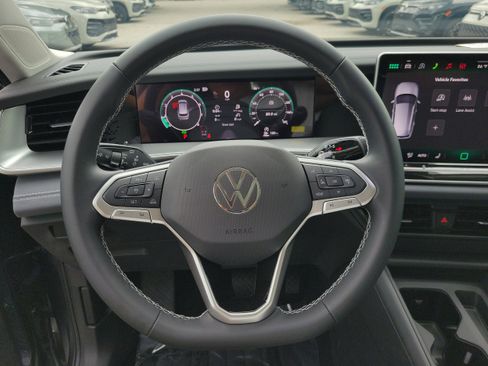 New 2026 Volkswagen Tiguan SE FWD image 29