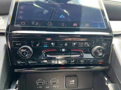 Used 2025 Jeep Grand Cherokee L Limited w/ Luxury Tech Group II AWD/4WD image 23