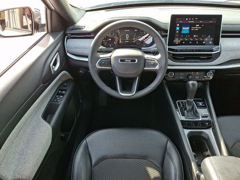 Used 2024 Jeep Compass Latitude AWD/4WD image 11