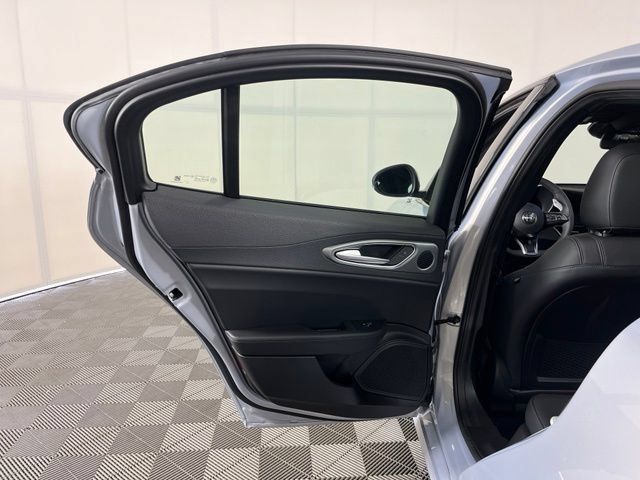 Used 2026 Alfa Romeo Giulia AWD w/ Driving Assist Package image 39