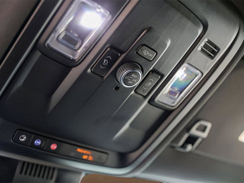 Used 2025 Chevrolet Tahoe Z71 w/ Comfort Package image 21