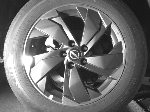 Used 2025 Nissan Rogue SV image 15