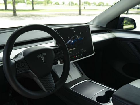 Used 2023 Tesla Model Y Long Range AWD/4WD image 16
