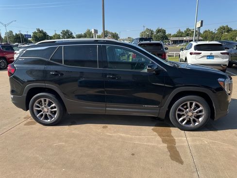 Used 2024 GMC Terrain SLT image 6