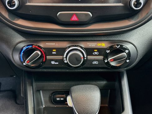Used 2025 Kia Soul LX w/ LX Technology Package FWD image 23