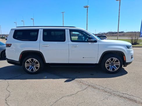 Used 2024 Jeep Wagoneer Series II w/ Flexible Seating Group image 4