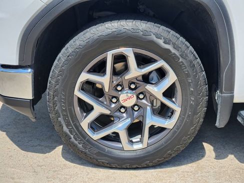 Used 2024 GMC Sierra 1500 SLT AWD/4WD image 10