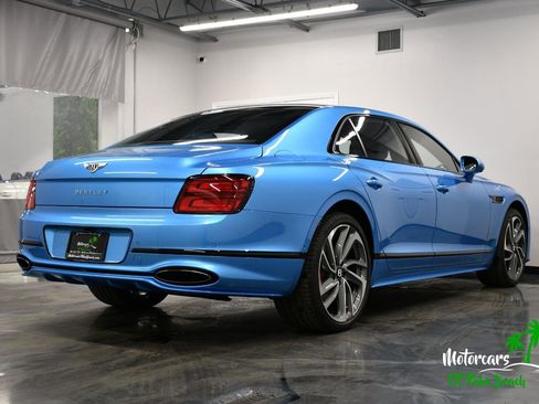 Used 2025 Bentley Flying Spur Plug-In Hybrid image 11