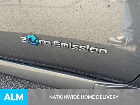 Used 2018 Nissan Leaf SV w/ SV Technology Package image 4