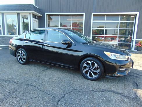 Used 2016 Honda Accord EX image 1