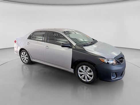 Used 2012 Toyota Corolla LE FWD image 2