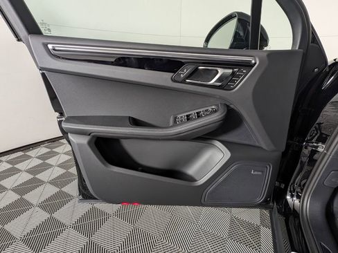 New 2026 Porsche Macan image 23