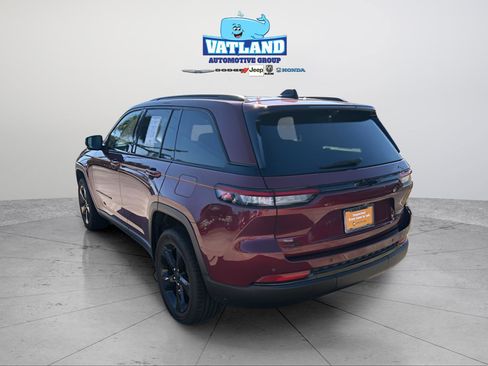 Certified 2023 Jeep Grand Cherokee Limited w/ Luxury Tech Group II image 3