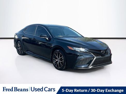 Used 2023 Toyota Camry SE FWD image 1