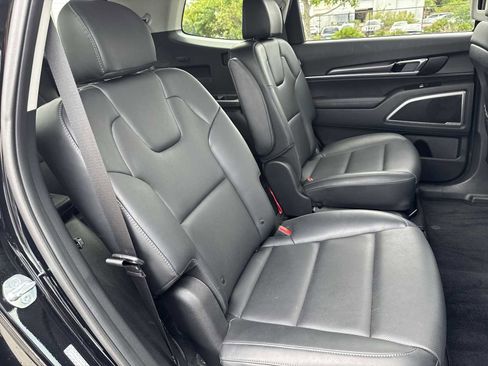 Used 2025 Kia Telluride S image 19