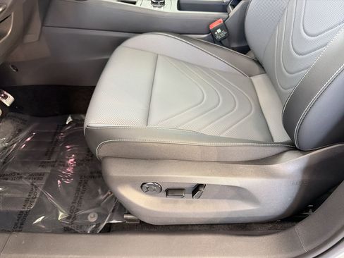 New 2026 Volkswagen Tiguan SE R-Line FWD image 14