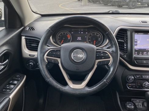 Used 2018 Jeep Cherokee Limited image 29