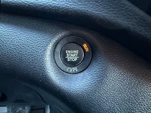 Used 2019 Jeep Cherokee Limited image 27