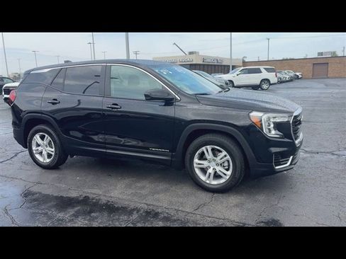 Used 2023 GMC Terrain SLE FWD image 2