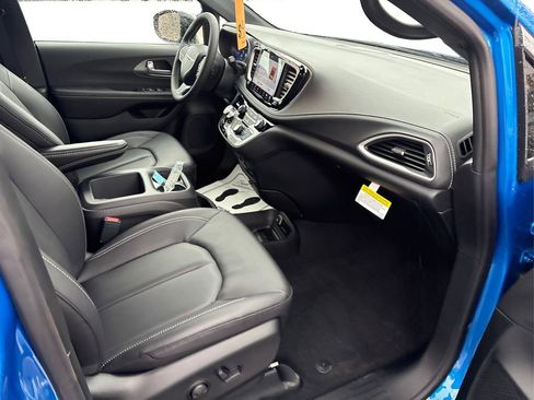 New 2026 Chrysler Pacifica Select image 19