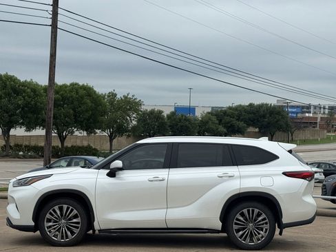 Used 2021 Toyota Highlander Platinum AWD/4WD image 7