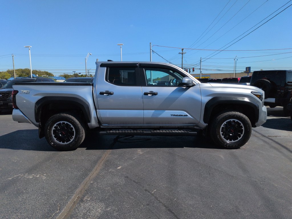 Used 2024 Toyota Tacoma TRD Off-Road AWD/4WD image 6