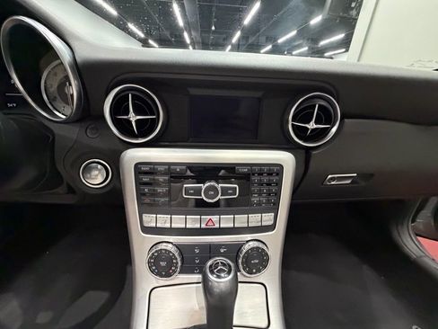 Used 2013 Mercedes-Benz SLK 250 image 23