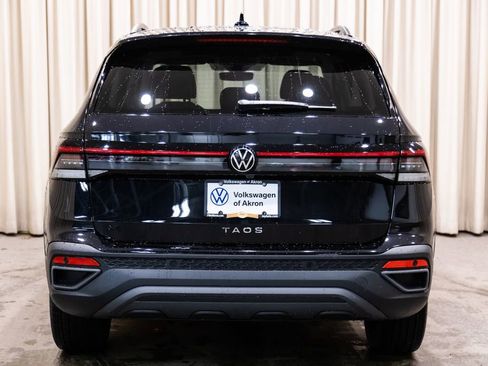 New 2026 Volkswagen Taos SE FWD image 4