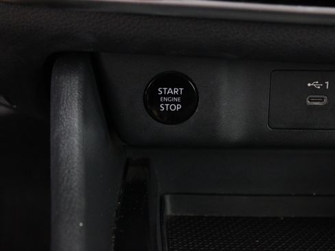 Used 2025 Nissan Rogue SV FWD image 18