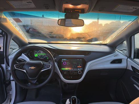 Used 2017 Chevrolet Bolt LT FWD image 28
