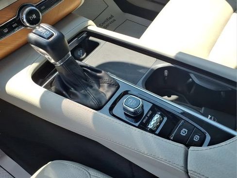 Used 2021 Volvo XC90 T6 Momentum w/ Advanced Package AWD/4WD image 8